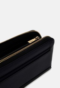 GUESS ACCESSORI